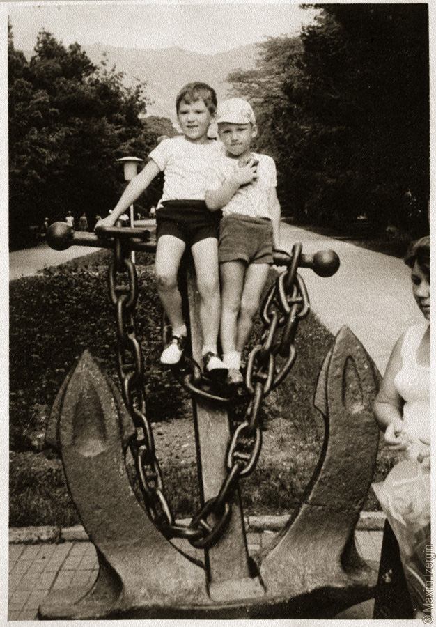 Архипо-Осиповка, май 1982. С братом на якоре.